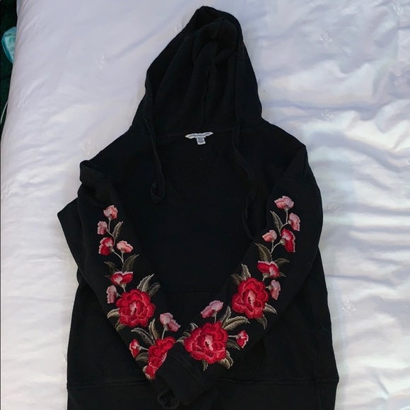 American Eagle Outfitters Sweaters - American Eagle Embroidered Swearshirt